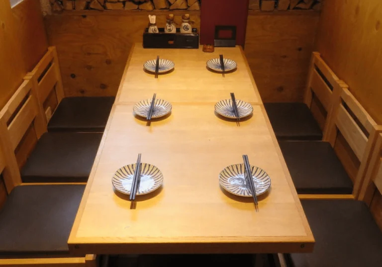 札幌の少人数様から個室へご案内。団体様には貸切でのご予約も承ります