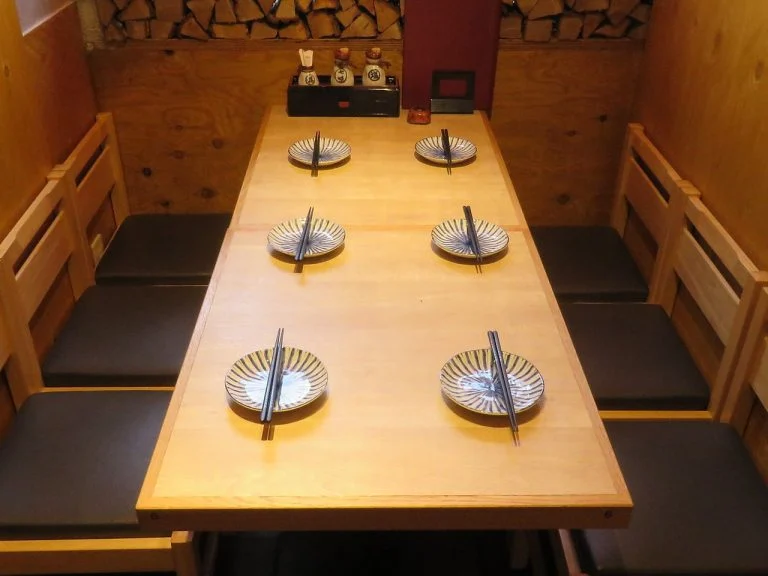 産地直送 粋な居酒屋おいよ すすきの南4条店の店内